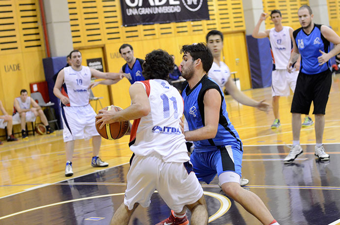 Otra vez en el último cuarto se le escapó el partido al equipo de básquet. Nuevamente, al igual que el último sábado, se enfrentaron al Instituto Tecnológico para recuperar una fecha pendiente. En un partido muy cerrado, que se definió en el último cuarto, terminó siendo derrota por 58 a 63.  