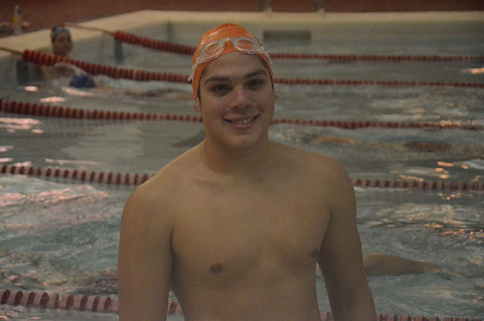 Fernando Castillo hace muchos años que se inició en natación. Incorporado este cuatrimestre a la Comunidad UP, cuenta que le gustan los deportes y es por eso que se unió al grupo de natación. A continuación entérate otros aspectos de su vida. 