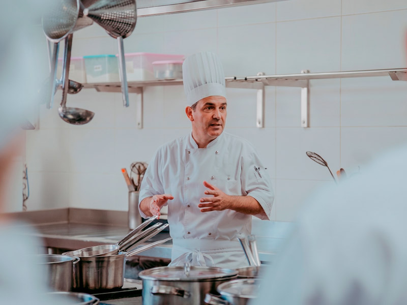 Chef en cocina