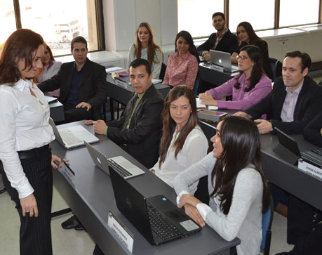 Alumnos de la maestria en educacion superior en clase