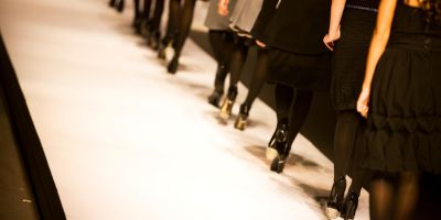 MODELO Y PASARELA