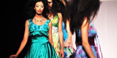 MODELO Y PASARELA