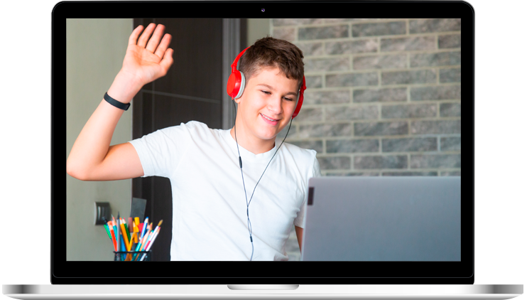Joven participando de una clase virtual
