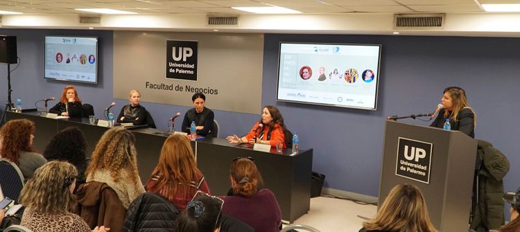 Mujeres líderes compartieron sus experiencias en la UP