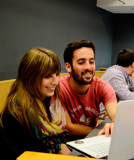 Lic. en Management con orientación en Economía y finanzas en sesion de estudios