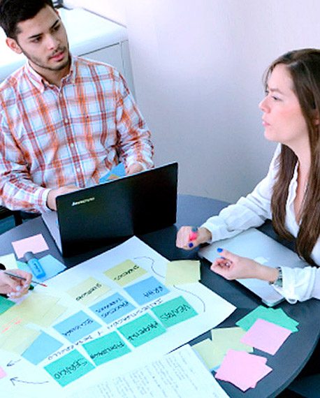Lic. en Recursos Humanos en sesion de estudios